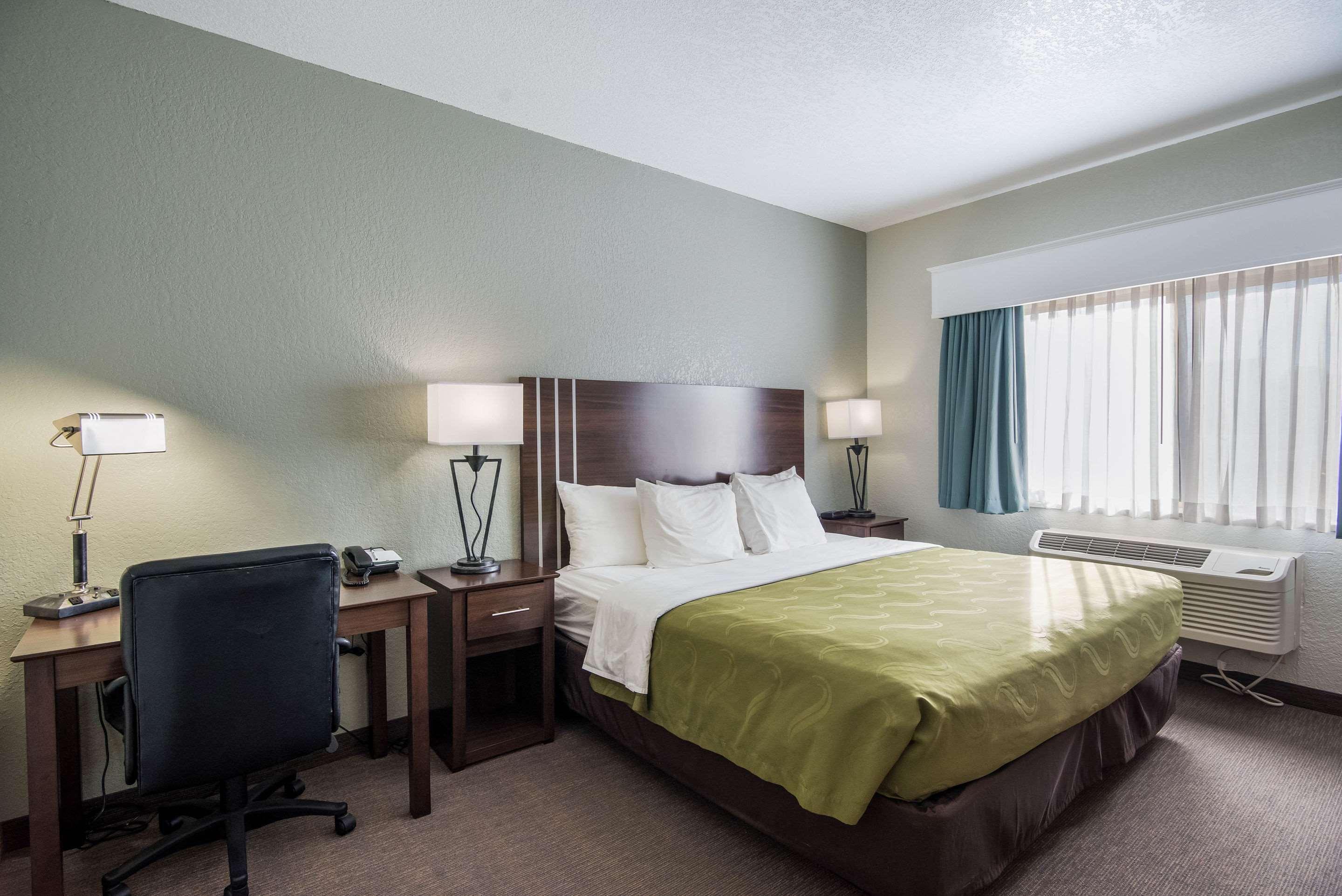 Quality Inn & Suites West Pueblo Luaran gambar