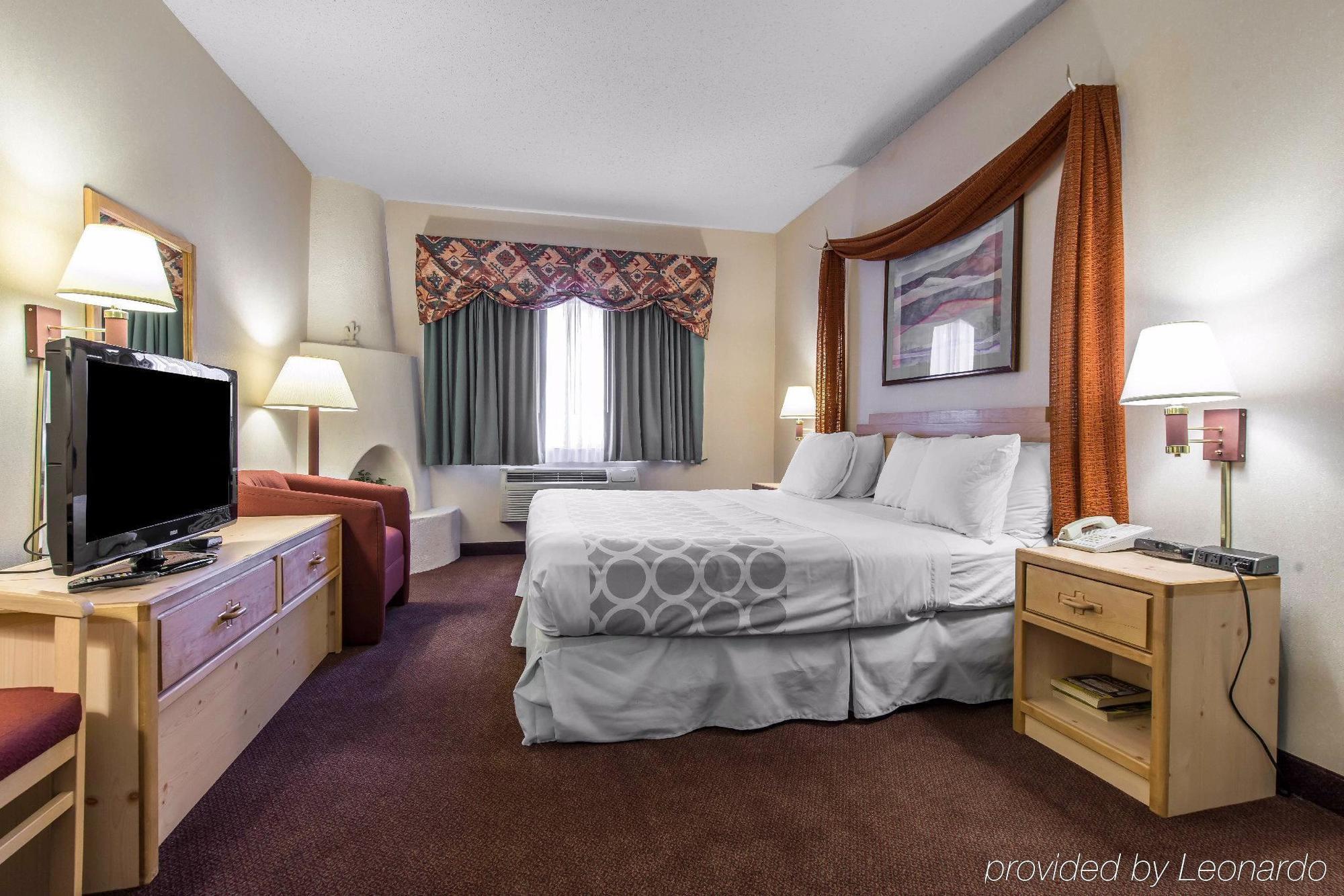 Quality Inn & Suites West Pueblo Luaran gambar